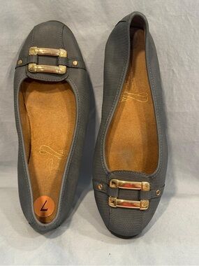 AEROSOLES Gray Textured Ballet Flats with Gold Buckle